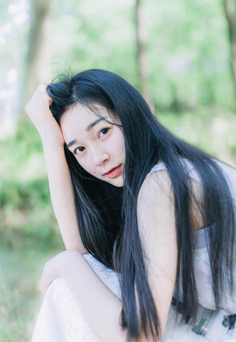 沙漠阿拉伯人形容他们也必喝三道的茶：第一道苦苦生命，第二道甜似爱情，第三道淡如微风。——三毛《送你一匹马》